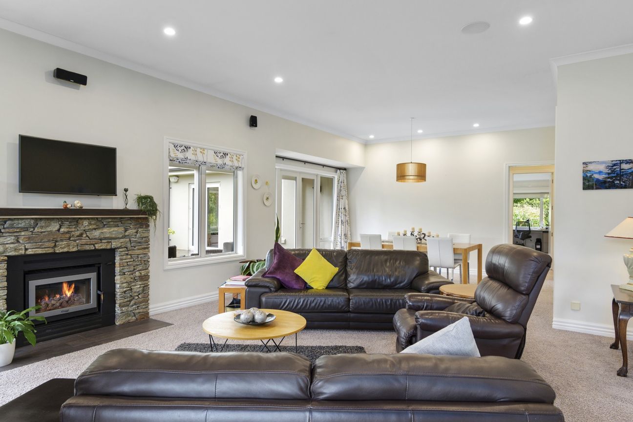 Streamside sanctuary with MRZ zoning - Mehr