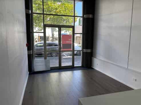 Starter office/retail on Victoria