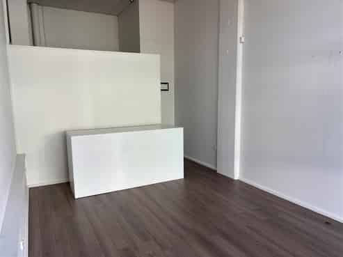 Starter office/retail on Victoria