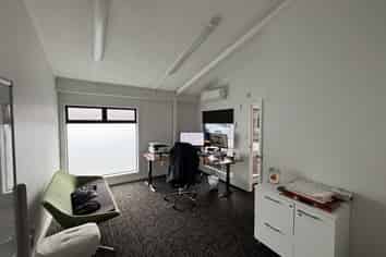 High-Profile Office/Showroom in Kenepuru