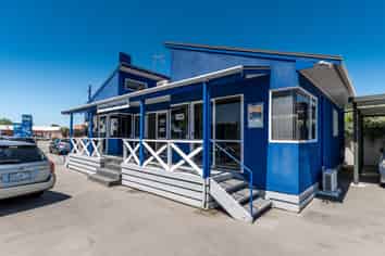 Prominent Corner Car Yard