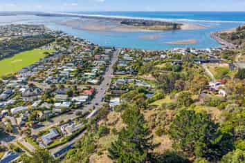 1 Red Rock Lane, Moncks Bay