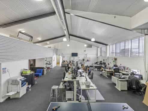 REFURBISHED OFFICE/SHOWROOM