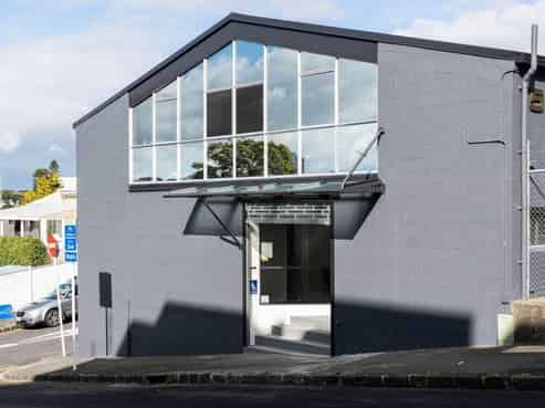 REFURBISHED OFFICE/SHOWROOM