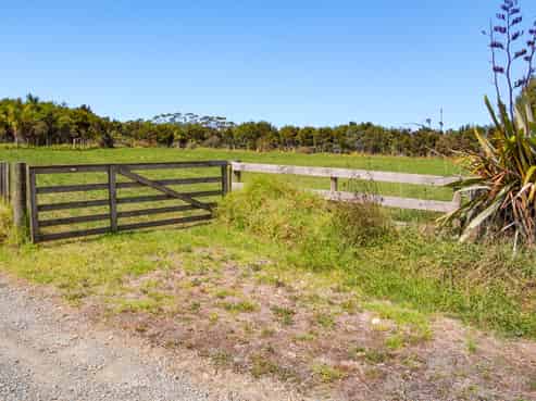 707 Settlement Road, Hakaru