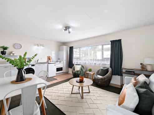 2/52 Russell Terrace, Berhampore