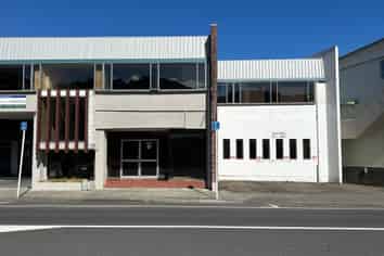 High Profile Office with 3 Car Parks