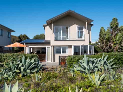 225 Clifton Road, Te Awanga