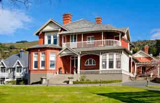 Aorangi – A Once-in-a-Lifetime Waterfront Estate 