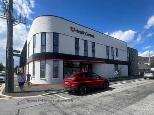 Available now - Near-new commercial building