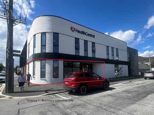 Available now - Near-new commercial building