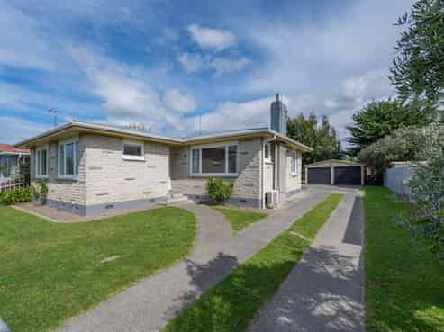 66 Clarence Cox Crescent, Pirimai