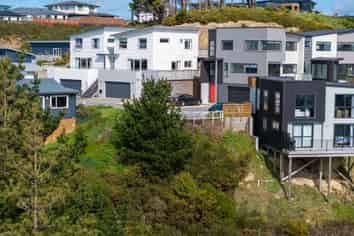 10 Spitfire Place, Newlands