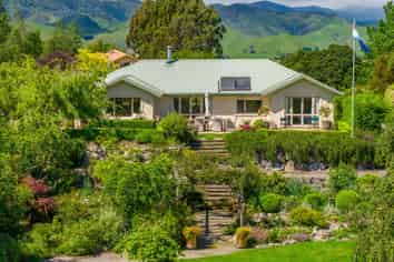 98D Totara View Road, WAKEFIELD