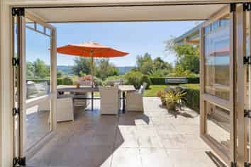 98D Totara View Road, WAKEFIELD