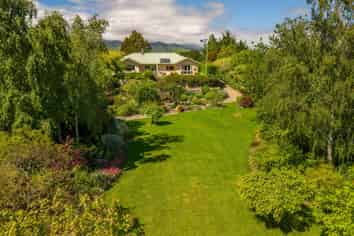 98D Totara View Road, WAKEFIELD