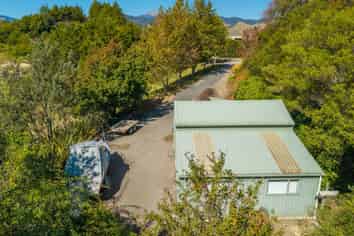 98D Totara View Road, WAKEFIELD