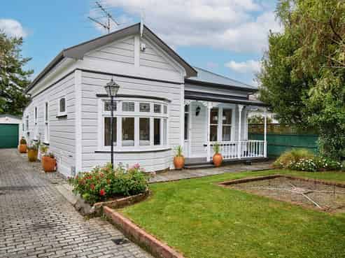 65 Bristol Square, Central Hutt