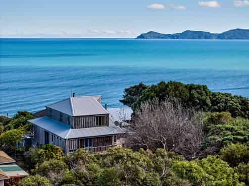 21 Wellington Road, Paekakariki