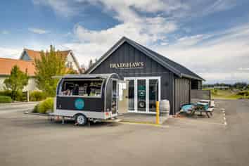 Prime Café & Retail Space – Te Mata Road Hotspot!