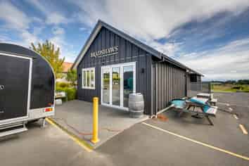 Prime Café & Retail Space – Te Mata Road Hotspot!