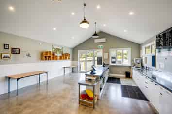 Prime Café & Retail Space – Te Mata Road Hotspot!
