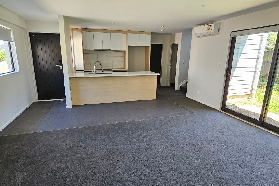 One-Year-New Home in Double Westlake Zone - Bild 5