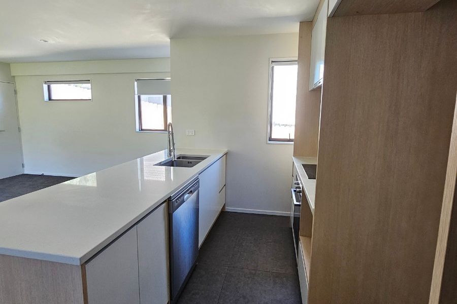 One-Year-New Home in Double Westlake Zone - Bild 6