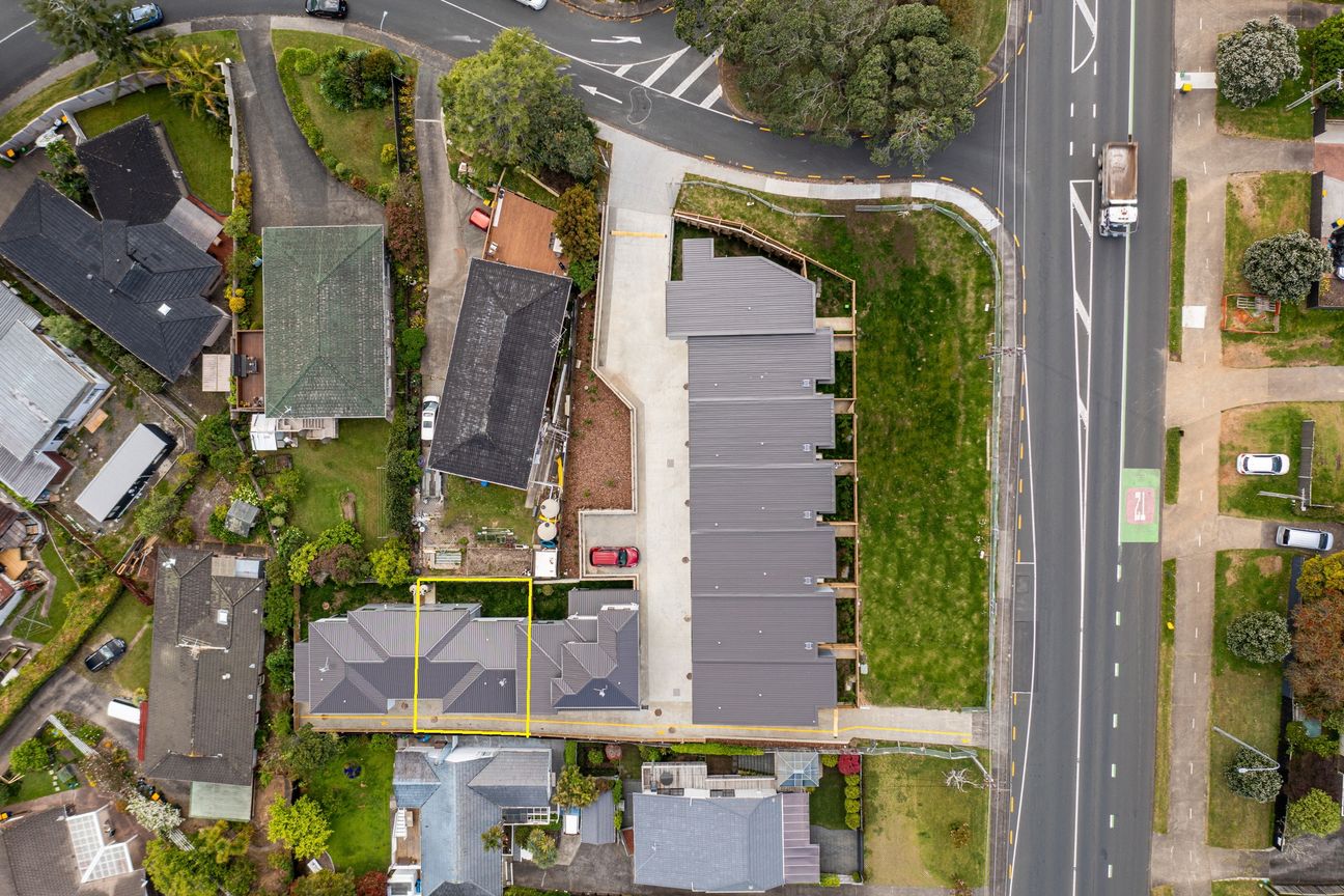 One-Year-New Home in Double Westlake Zone - Bild 2