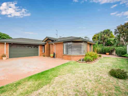 18 Lorna Irene Drive, Raumati South