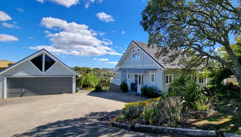 176 Valley Road, Waitoki