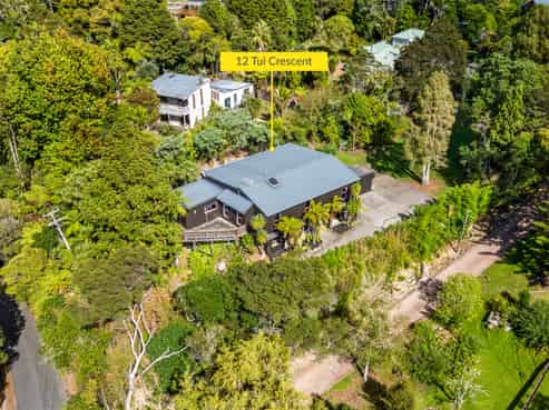 12 Tui Crescent, Waiatarua