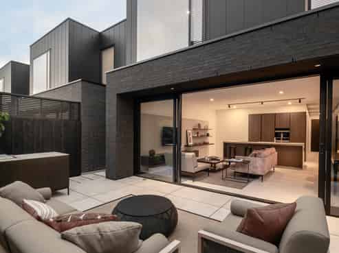 8 Rhodes Street, Merivale