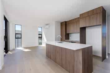 301/84C Te Oneroa Way, Long Bay