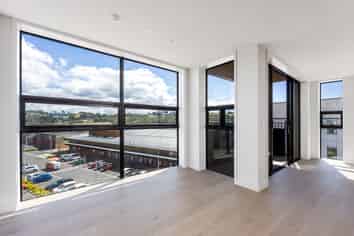 301/84C Te Oneroa Way, Long Bay