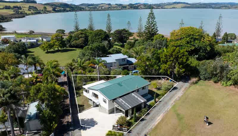 11 Whitecaps Place, HIHI