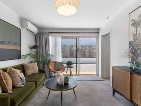 2/12 New Street, Saint Marys Bay