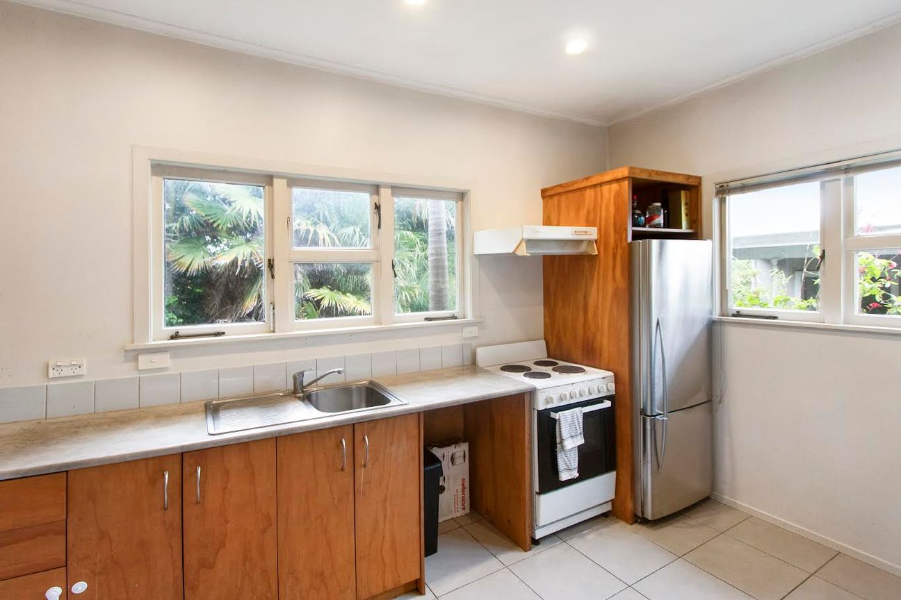 Charming 3-Bedroom Home with Large Backyard & Standalone Garage - Pet-Friendly! - Widok 2