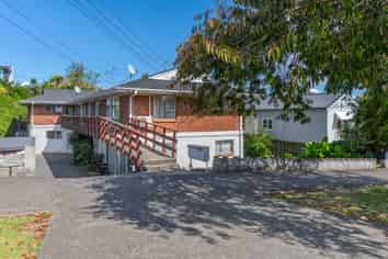 6/4 Shaw Street, Sandringham