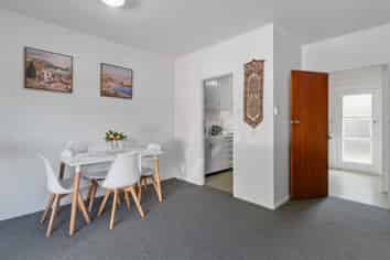 6/4 Shaw Street, Sandringham