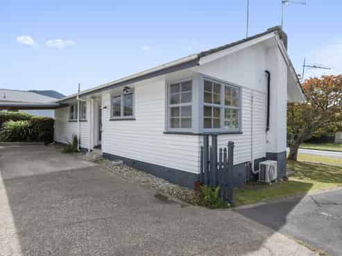 100 Pandora Avenue, Sunnybrook