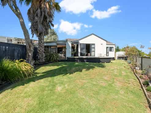 2/884 East Coast Road, Northcross