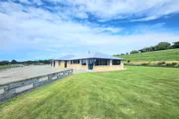 3/102 Beach Road, Awamoa