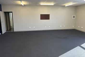 Warehouse office building in Feiling CBD