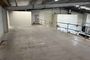Warehouse office building in Feiling CBD