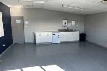Warehouse office building in Feiling CBD