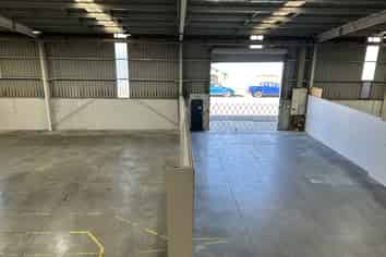 Warehouse office building in Feiling CBD