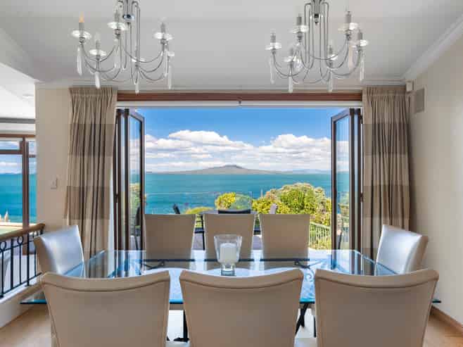 207 Beach Road, Campbells Bay