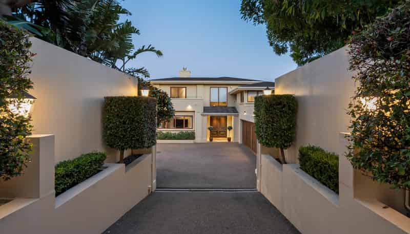 207 Beach Road, Campbells Bay