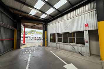 ULTIMATE INNER CITY WAREHOUSE WITH 60 PARKS
